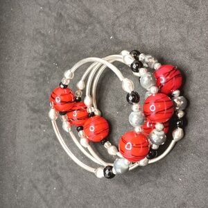 Unbranded red black silver tone beaded memory wire bracelet